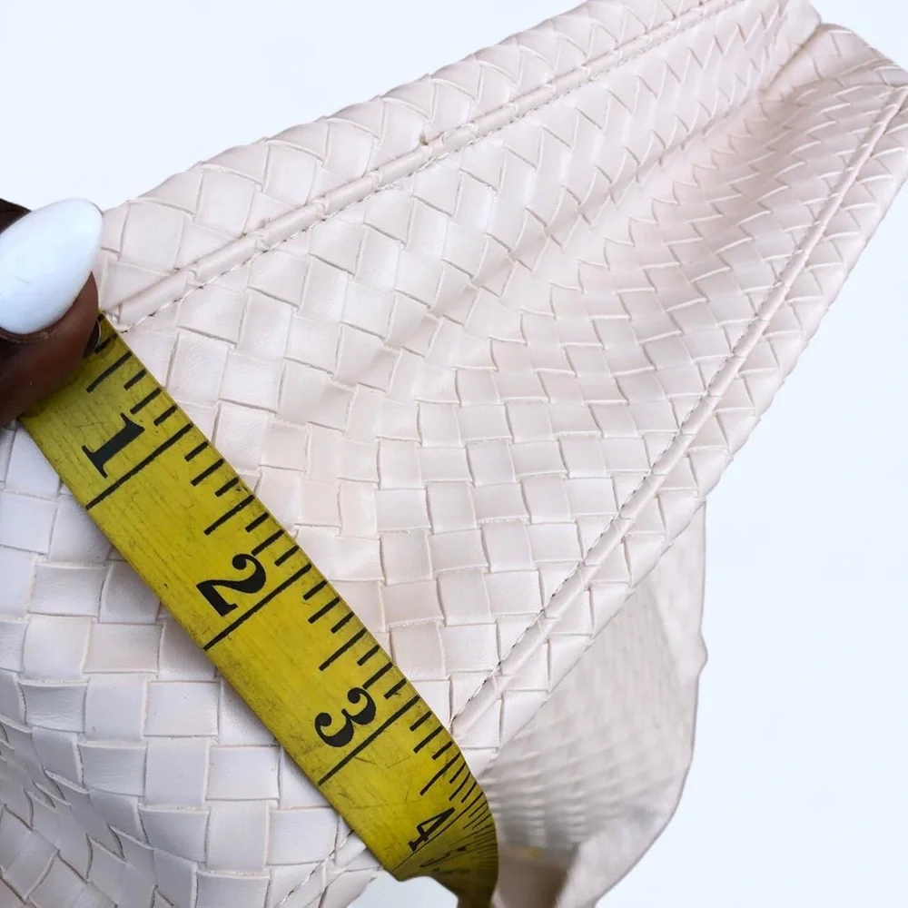 White beige faux leather shoulder hand hobo slouchy bag purse knot strap woven